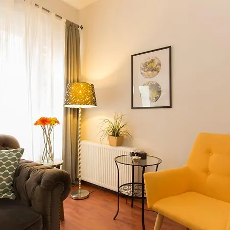 Magnificent Flats At Taksim Square