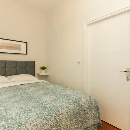 Апартаменты Magnificent Flats At Taksim Square Стамбул