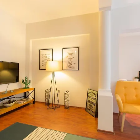Magnificent Flats At Taksim Square Apartament